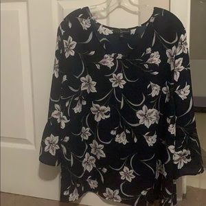 Three quartered lengthwise floral dress shirt